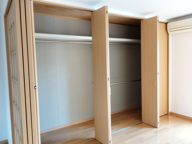 見附市葛巻１丁目のアパートの収納