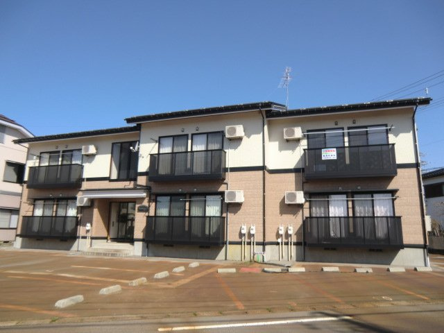 見附市葛巻１丁目のアパートの外観