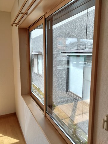 見附市葛巻１丁目のアパートの内装