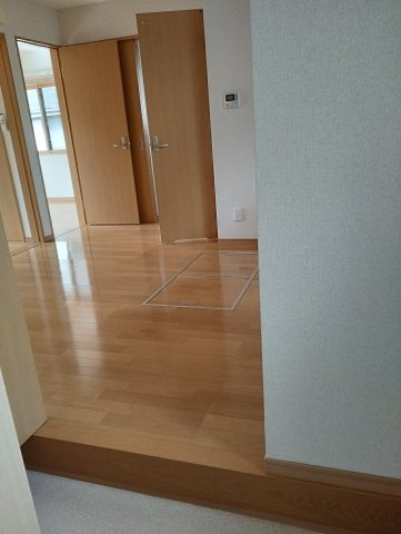 見附市葛巻１丁目のアパートの内装