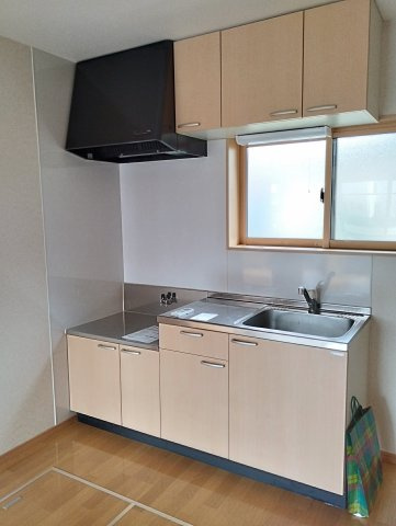 見附市葛巻１丁目のアパートのキッチン