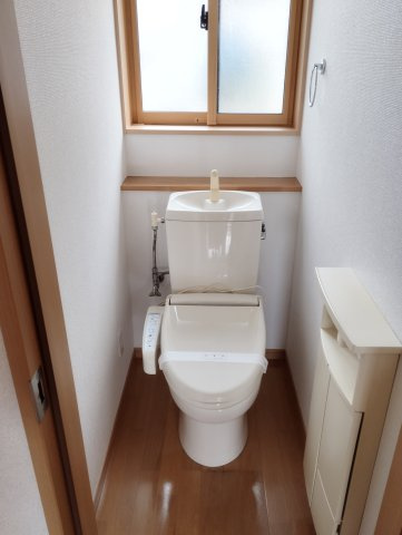 見附市葛巻１丁目のアパートのトイレ