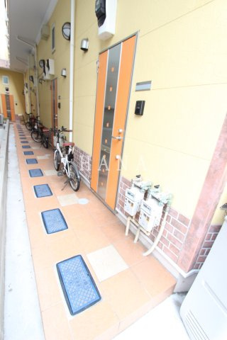 横浜セシル・キャンベルのエントランス|同タイプ参考写真です。