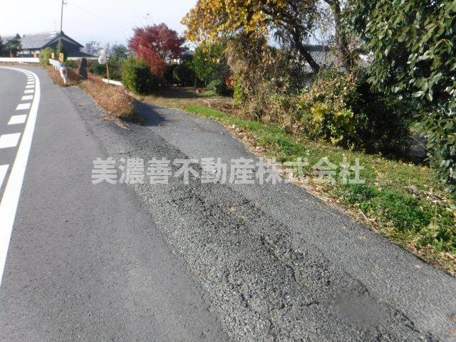 ５９０５４　羽島郡岐南町薬師寺土地の前面道路含む現地写真