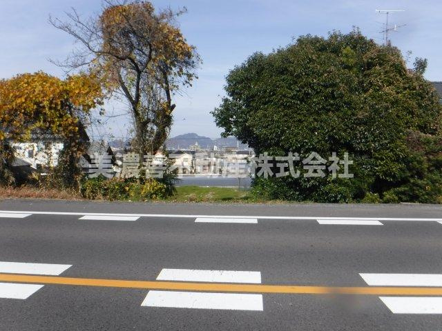 ５９０５４　羽島郡岐南町薬師寺土地の前面道路含む現地写真