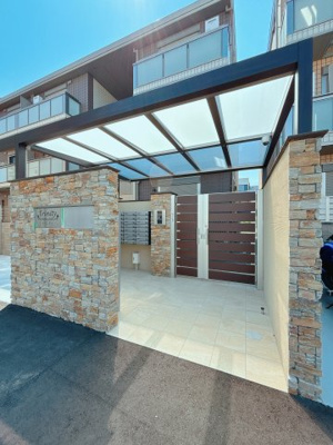 【エントランス】 | トリニティⅠ号館 | 雨に濡れないエントランス