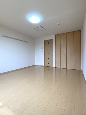 アヴァンス翼の居間・リビング|明るい室内です。