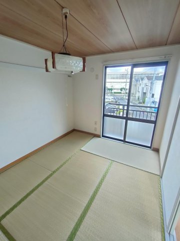 エステートのエントランス|※別号室参考写真です