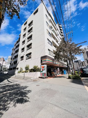 メイツ新宿なつめ坂の外観