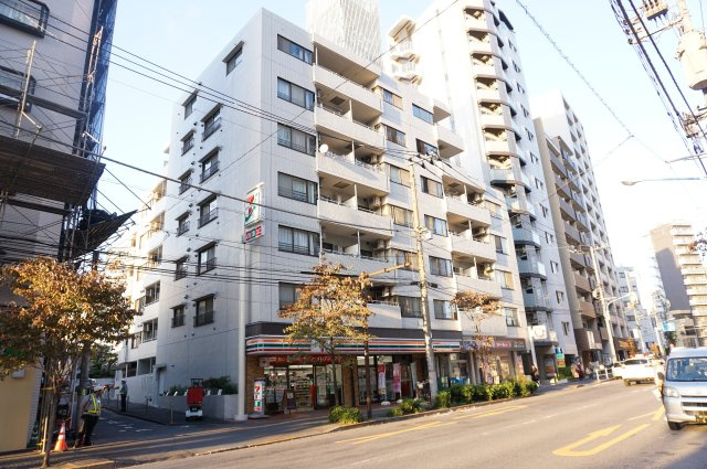 メイツ新宿なつめ坂の外観