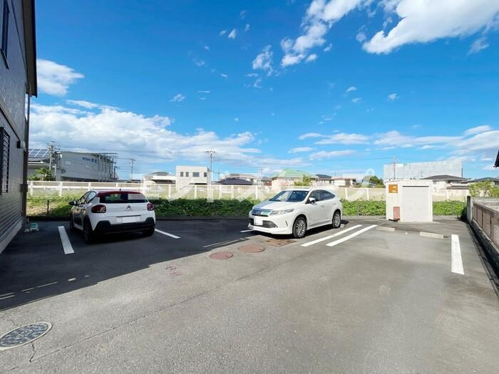 ルミエールの駐車場|高崎、前橋、伊勢崎エリアのお部屋探しはエンドスケープまで！お客様の理想お聞かせ下さい♪