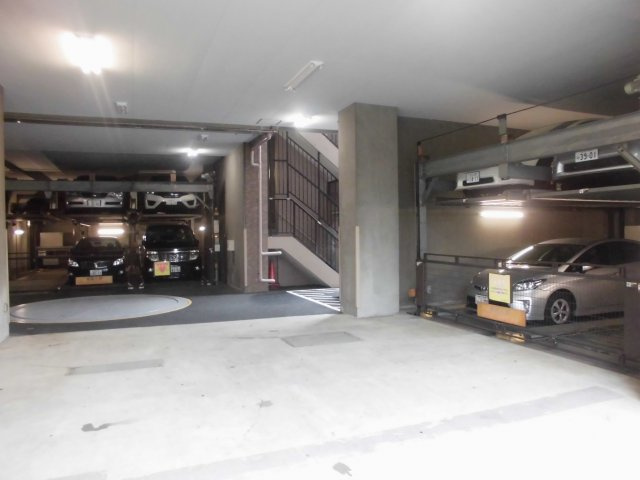 ライオンズステーションプラザ西大島の駐車場