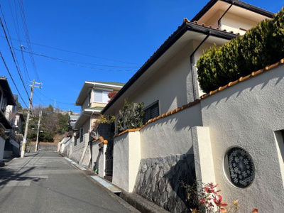 【周辺】 | 中山桜台戸建て | 落ち着いた雰囲気の閑静な住宅街で、眺望良いエリアです。