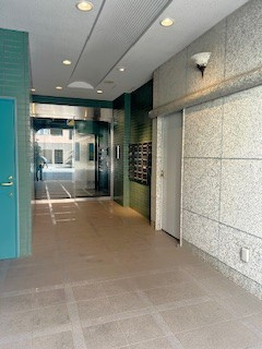 ジュネス本郷のエントランス|エントランス