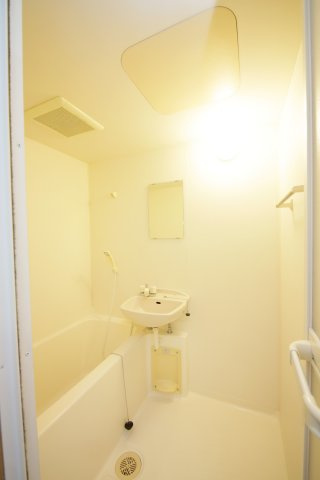 ROOMY寺本の浴室