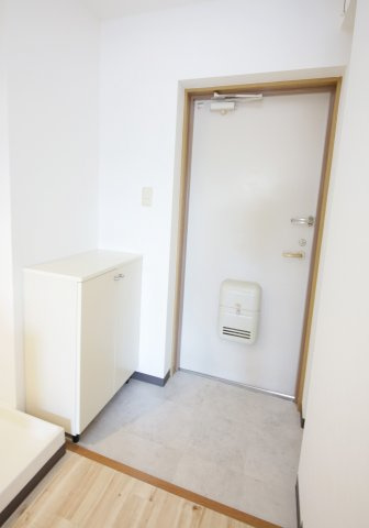 ROOMY寺本の玄関