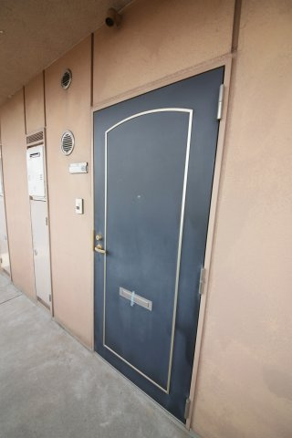ROOMY寺本の玄関