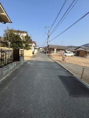 【前面道路含む現地写真】 | 東区大多羅町・2区画 | 前面道路です