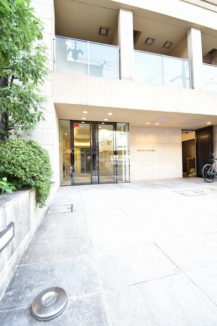 KOBAYASHI　YOKOビルのエントランス