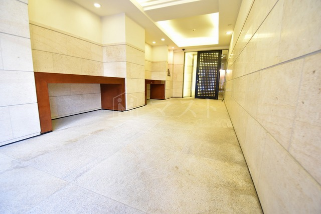 KOBAYASHI　YOKOビルのロビー