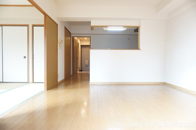 菊池郡菊陽町新山２丁目の賃貸マンションの居間・リビング