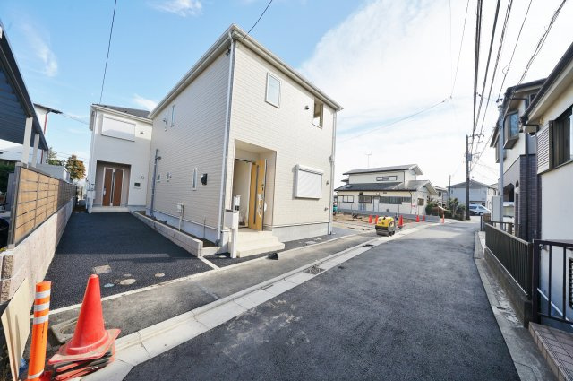 【横浜市保土ケ谷区東川島町89-7全3棟新築戸建て１号棟】★仲介手数料無料★（上星川小学校・保土ヶ谷中学校）の前面道路含む現地写真