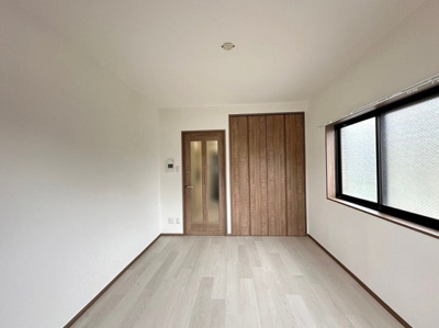 【居間・リビング】 | ロイヤルコンフォート六本松 | 別号室の写真になります。現況優先。