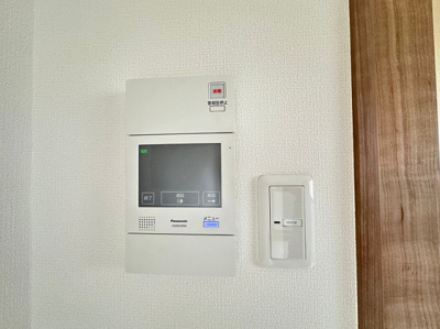 【セキュリティ】 | ロイヤルコンフォート六本松 | 別号室の写真になります。現況優先。