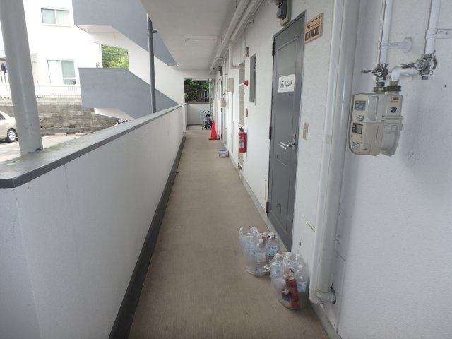 エステート上津Aのロビー|ゆとりのあるロビーです