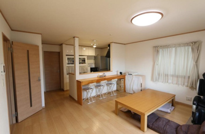 【居間・リビング】 | 清瀬市中里4丁目　平成27年築 | ご家族でゆったり寛げる広々15.8帖のLDK