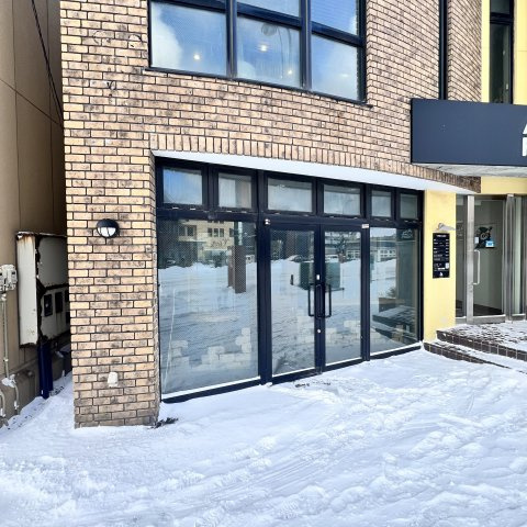 中島町1丁目19-5テナントのエントランス