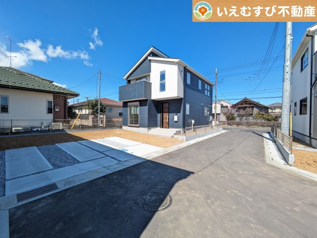 Ricca 深谷市上柴町29期の前面道路含む現地写真|充分な広さの前面道路
間口が広くお車の出し入れも問題なく行えるスペースが確保されています♪
