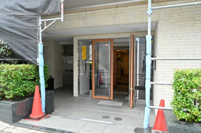 【エントランス】 | パレステュディオ新宿御苑前