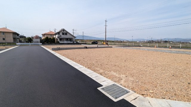 10区画分譲地　呂久の前面道路含む現地写真