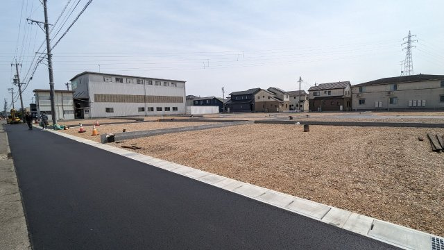 10区画分譲地　呂久の前面道路含む現地写真