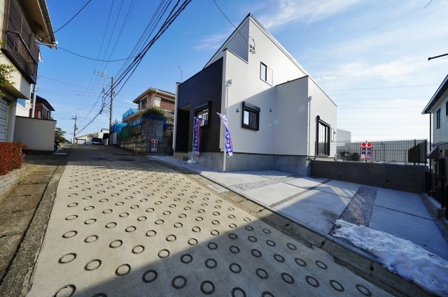 【横浜市旭区笹野台３丁目37-15新築戸建て】★仲介手数料無料★（笹野台小学校・希望ヶ丘中学校）の前面道路含む現地写真