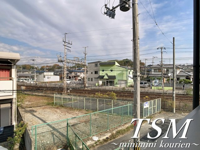 ジーメゾン枚方南中振の駐車場