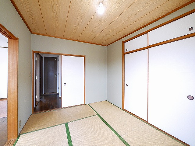 ホームライフ平松の和室