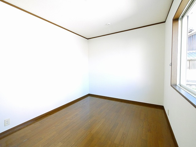 ホームライフ平松の洋室|コンパクトで使いやすい洋室です