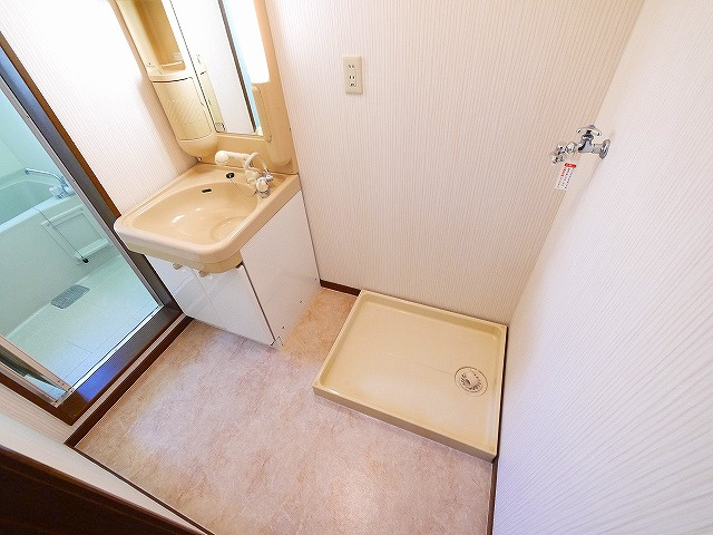 ホームライフ平松の洗面所|スペースが確保できる洗面所です