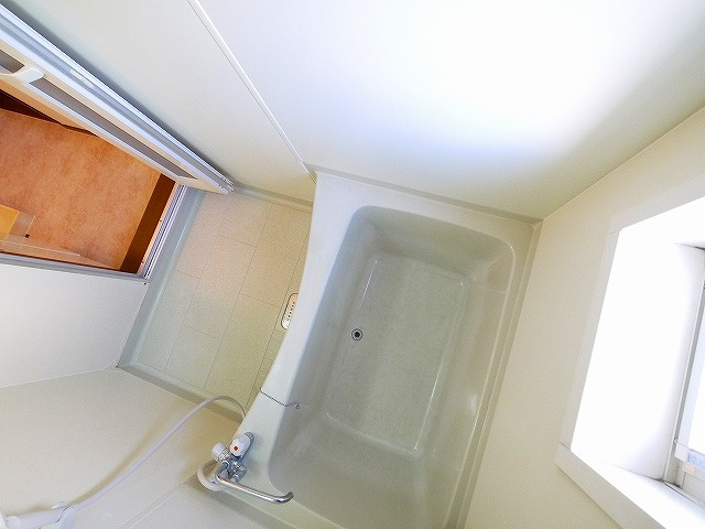 ホームライフ平松の浴室|落ち着いた空間のお風呂です