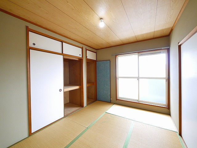 ホームライフ平松の和室