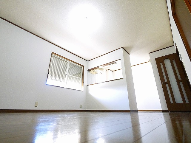 ホームライフ平松の居間・リビング|ゆったり過ごせる居間です