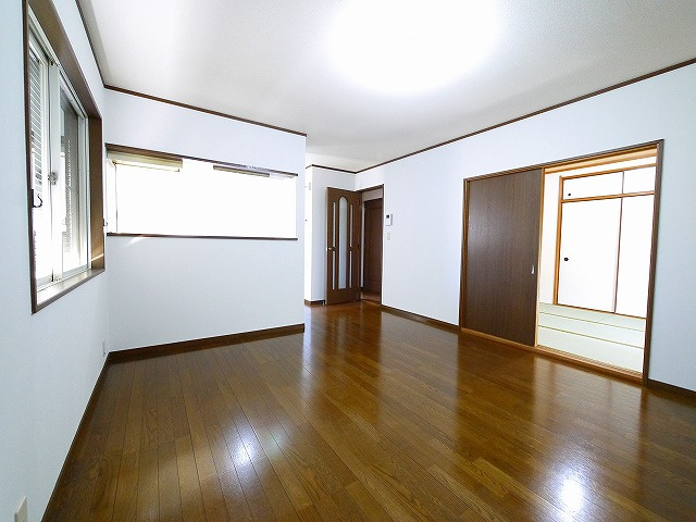 ホームライフ平松の居間・リビング|リビングです