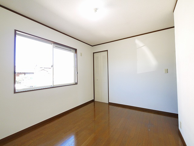 ホームライフ平松の洋室|ゆったりした洋室です