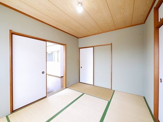 ホームライフ平松の和室