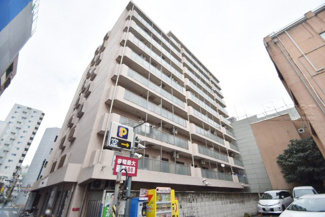 【外観】 | 私たち不動産業スタッフは、よく「いい面構えの建物です」「雰囲気ありますねえ」という言葉を使いますが、当マンションもまさにそのような姿で佇んでいます。～即日のご見学可能～　お問合せはお気軽にどうぞ。
