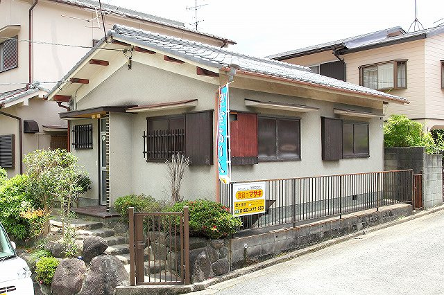 山上貸家の外観|外観は落ち着いています