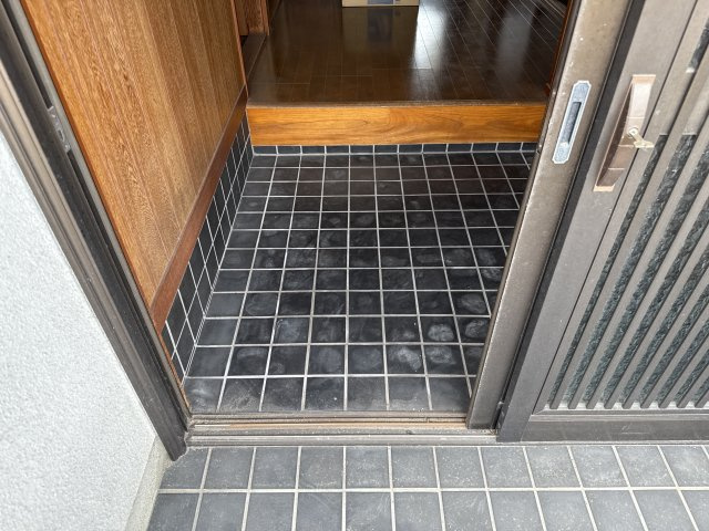 月丘町戸建の玄関