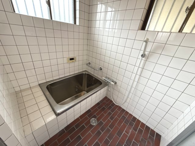 月丘町戸建の浴室